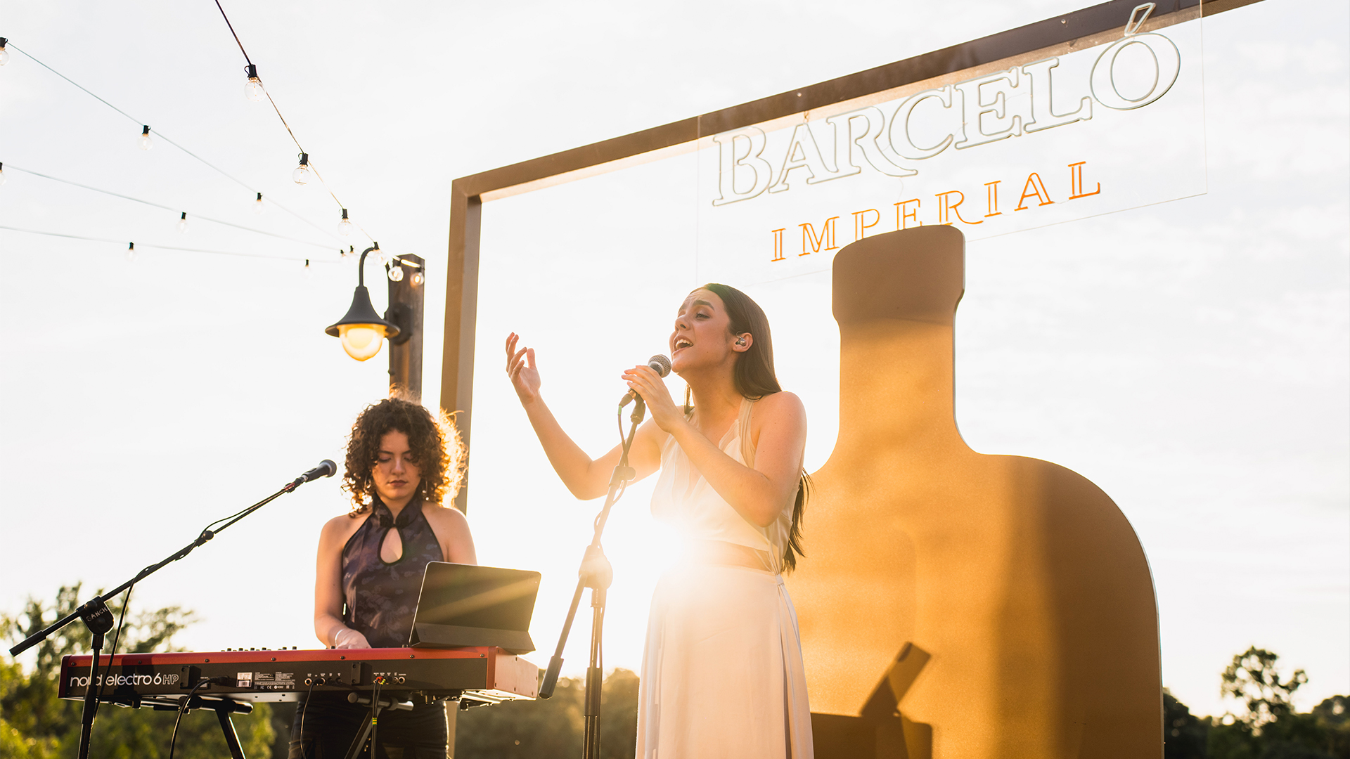 Golden Hour de Ron Barceló Thumbnail